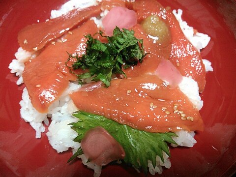 サーモンの醤油漬け丼